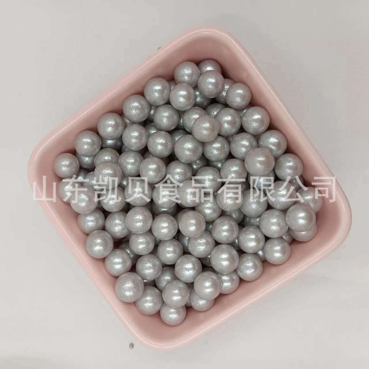 Ngọc trai bạc trộn với sữa đường màu.