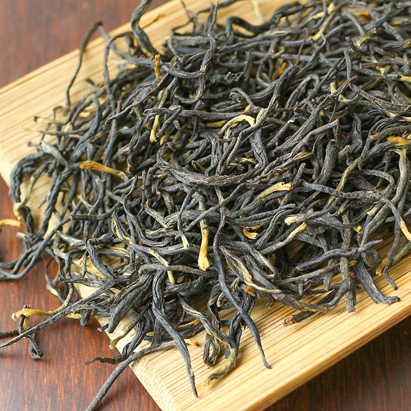 An Hwangshan's red tea and iron can.