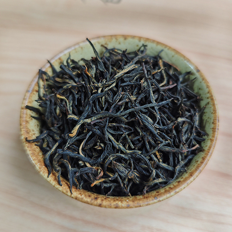 An Hwangshan's red tea and iron can.