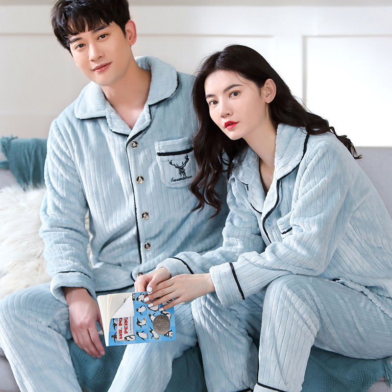Một cái khăn mới vào mùa thu và mùa đông.