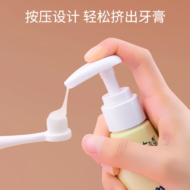 The toothpaste-free flavour-free bottled with a pressured baby's toothpaste.