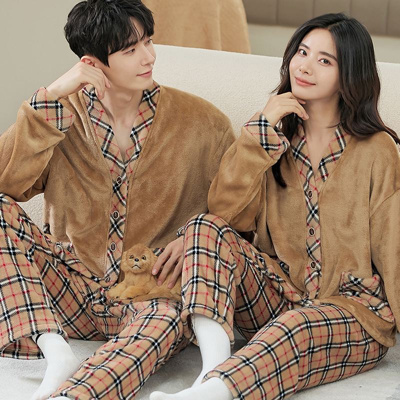 The Red Sench Crusoes mới, Pyjamas với các Grims Asht Polly.