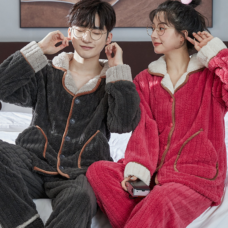 Đỏ trên lưới, pyjamas vào mùa đông mùa thu, khăn trải giường dày để va chạm với quần áo của các cặp đôi.
