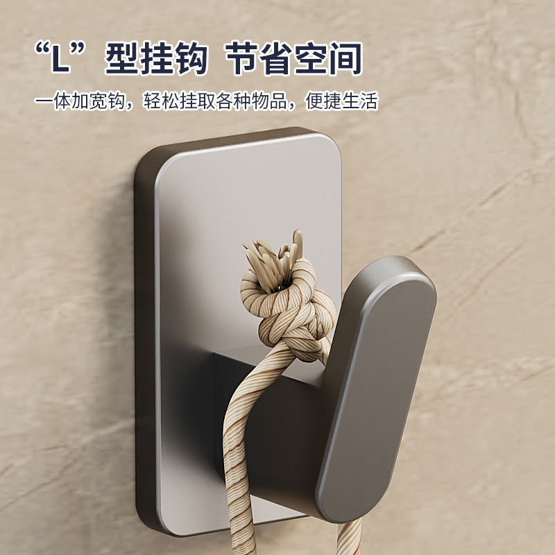 Cửa sau treo không có lỗ thủng trong cửa phòng ngủ.