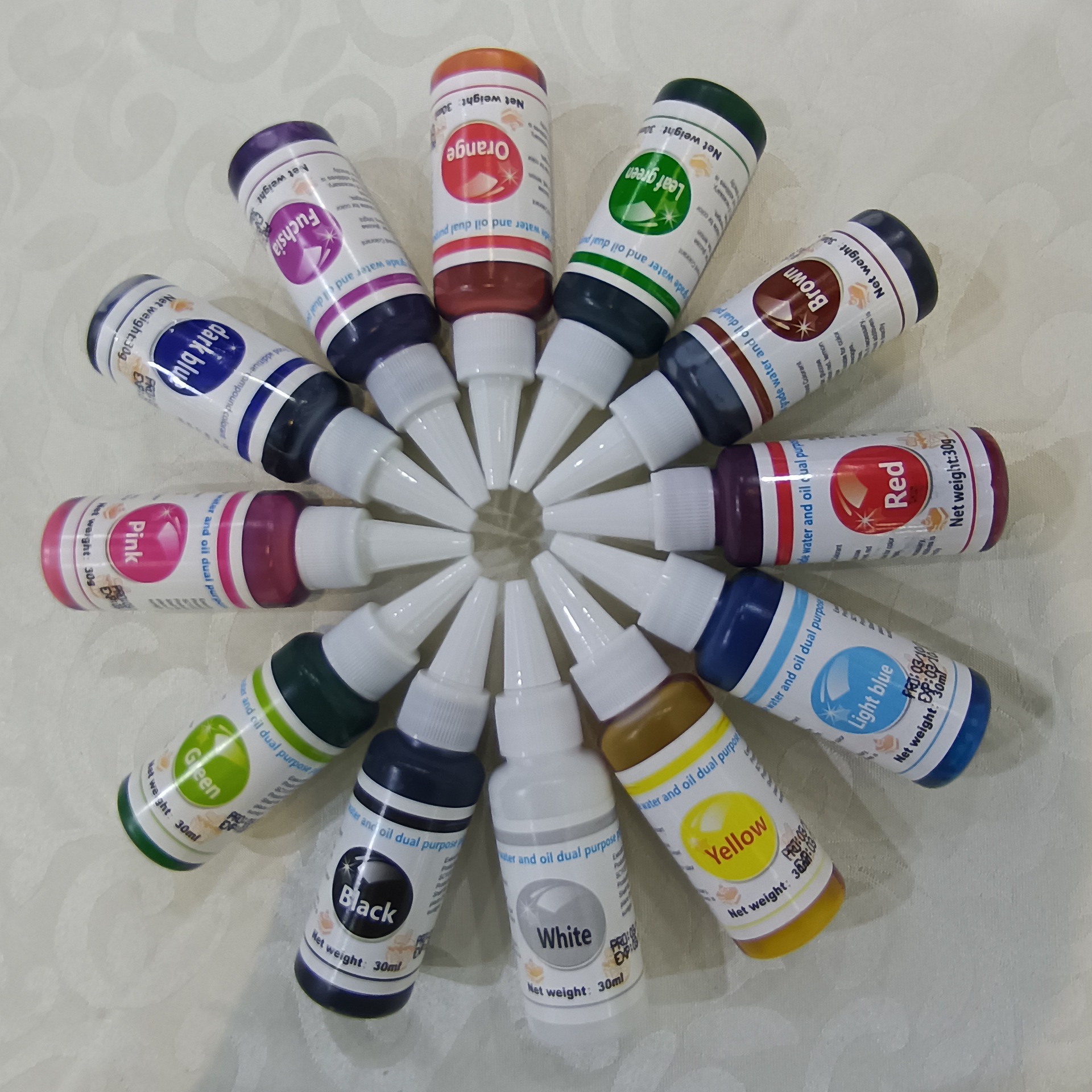 Trong tiếng Anh, một cái bánh đỏ, một màu đỏ 30g.