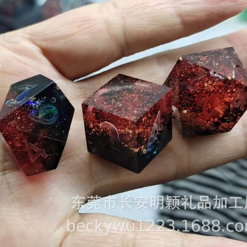 Xúc xắc nhọn. Xúc xắc DND.