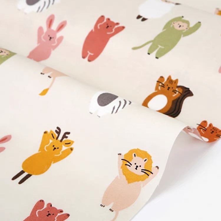 Hand-made fabrics for children in digital, all-combable, cartoon-style clothing at the zoo.