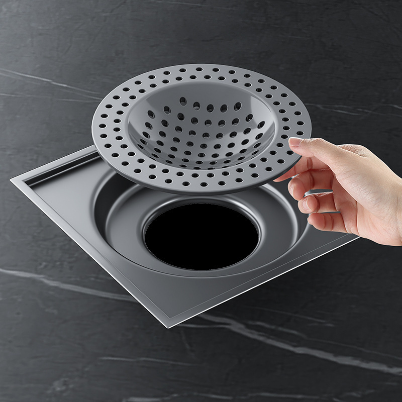 Quanh đây nhựa rò rỉ một cách vệ sinh và bốc mùi nắp cống rãnh cũ.