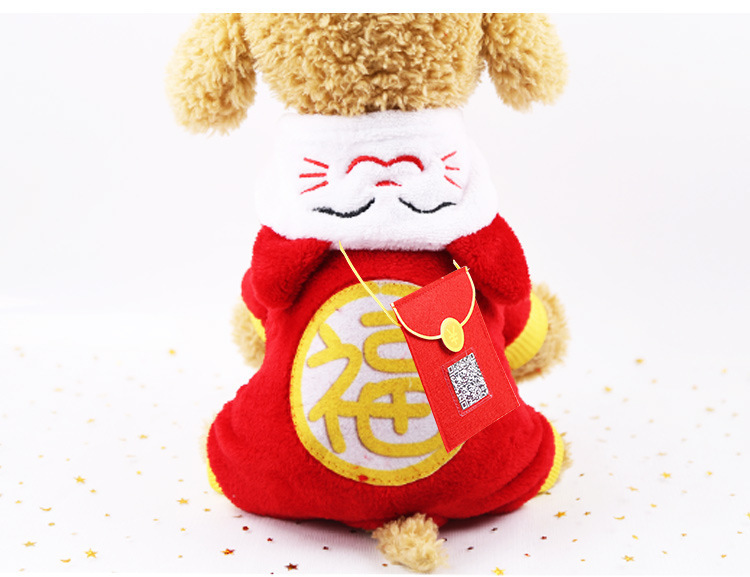New Year's Red Pack điều chỉnh cách ăn mặc của thú cưng với những thứ đồ chó đỏ và những lò phun nước đỏ.