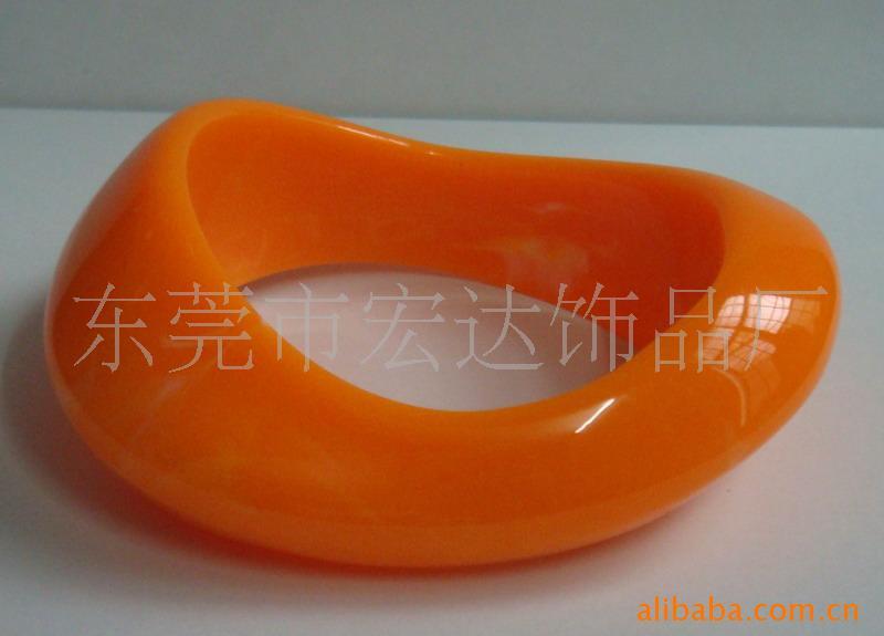 Cung cấp vòng tay bằng nhựa, vòng tay, vòng tay, các phụ kiện phổ biến.