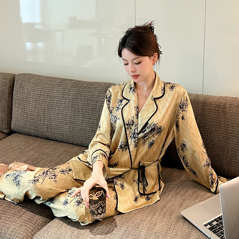 Đồ ngủ phụ nữ cấp cao, mùa xuân và mùa thu mới bằng lụa, bộ đồ gia đình da trắng.