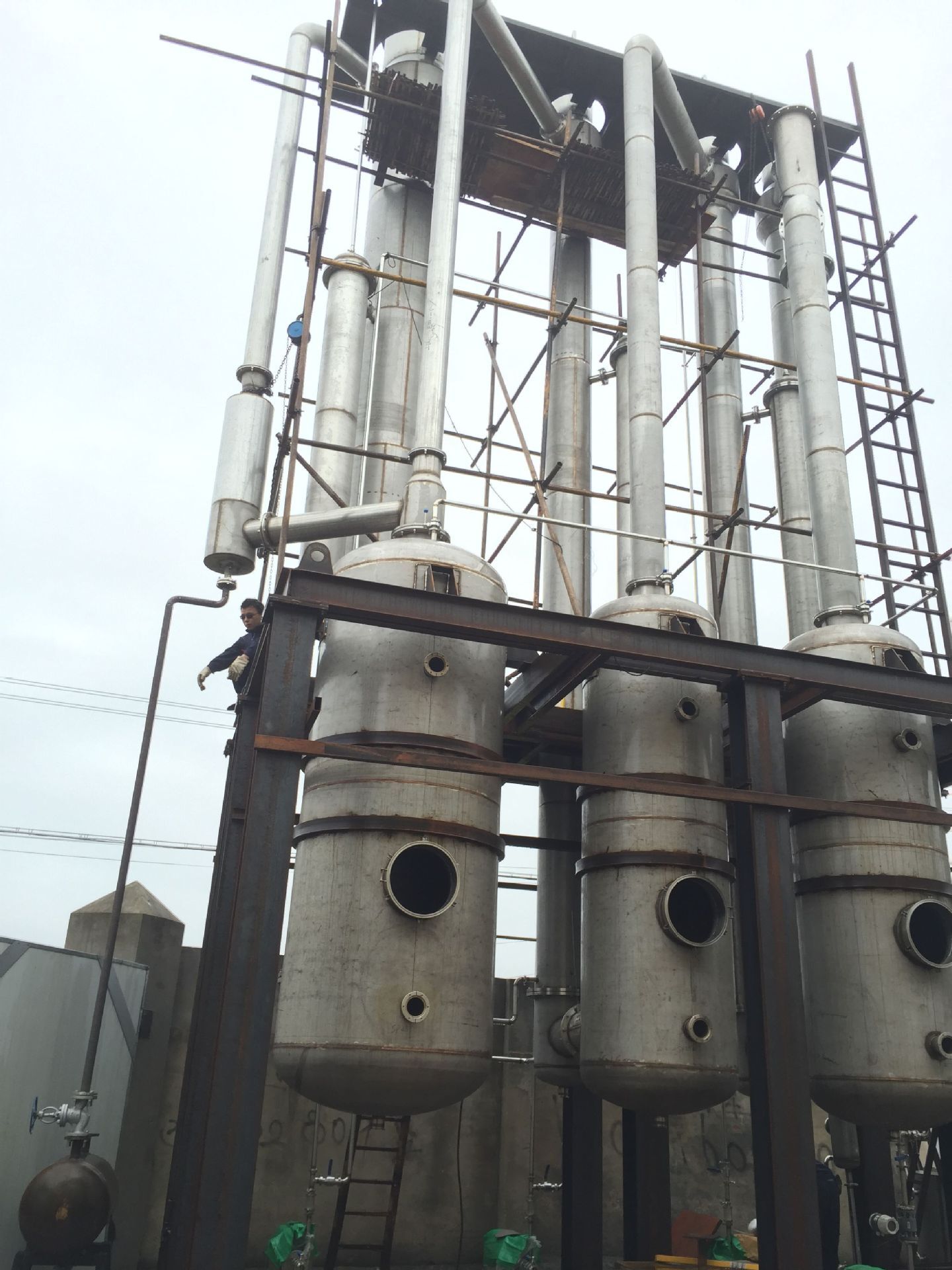 Shanghai provides Oslo crystallizer pressure-reducing thin membrane evaporation device multi-active double-evaporation device fixator