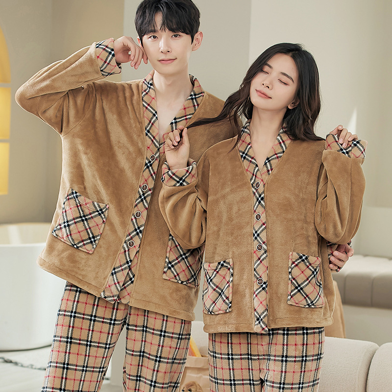 The Red Sench Crusoes mới, Pyjamas với các Grims Asht Polly.