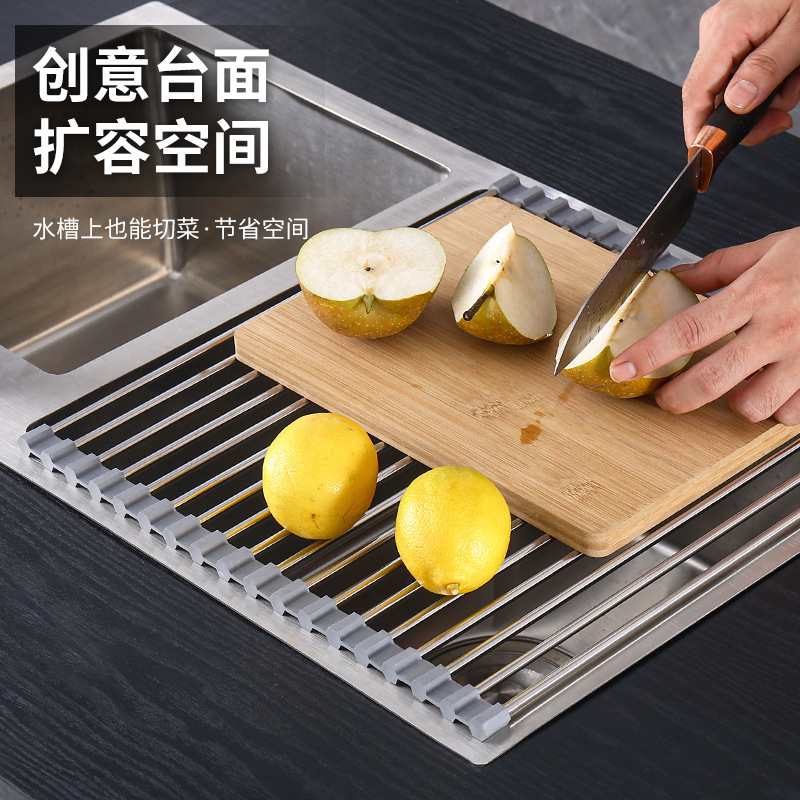 Nhà bếp rửa chén và ván, chén và giỏ