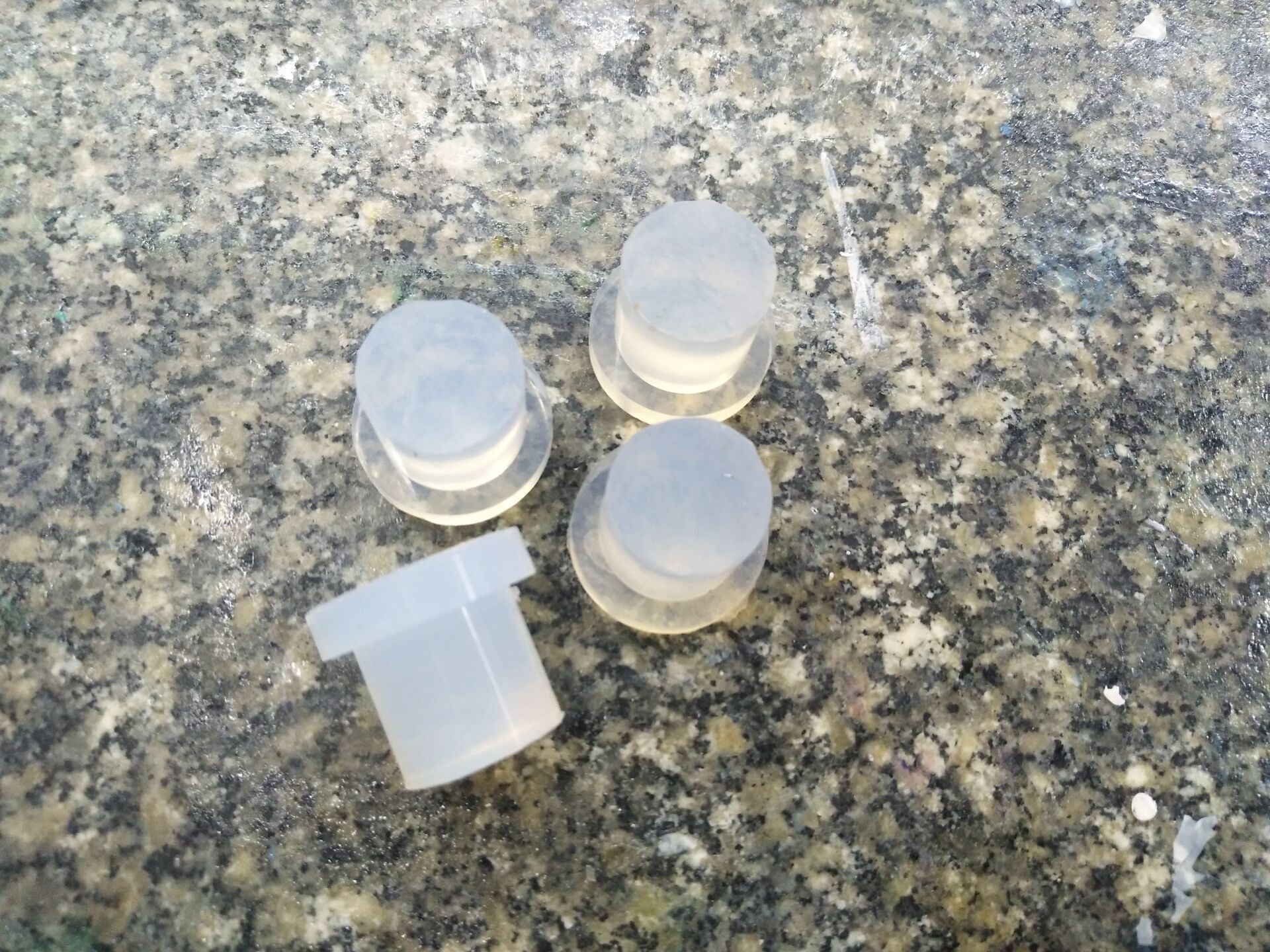 Tôi đang nghiên cứu silica.