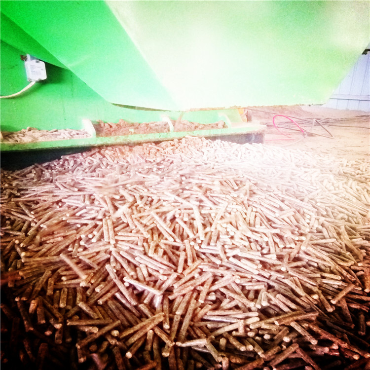 Pyre grass-fed agro-forestry plume of wheatgrass corn bar shredding to make particle mechanical production line