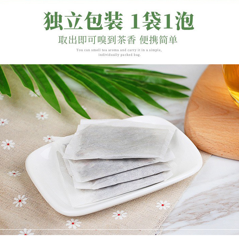 Lông của hồng hạc rực lửa được phân tán trong nhà máy với một túi trà và một cú đánh mạnh.