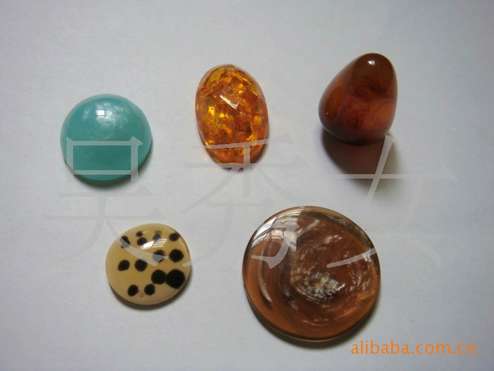 Thêm nút giày nhựa, nút thắt lưng, nút thắt lưng, nhiều phụ kiện khác nhau.