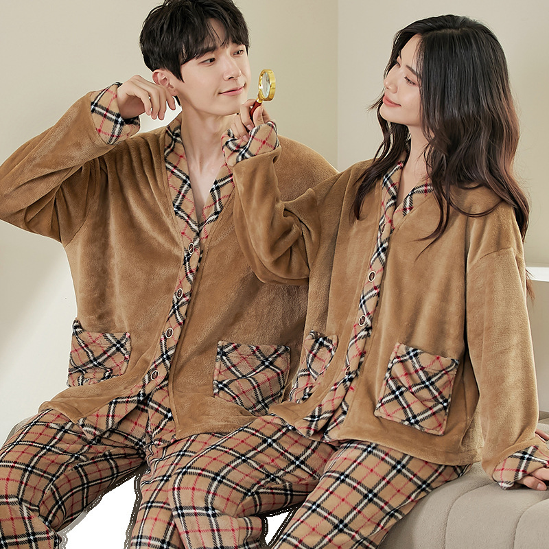 The Red Sench Crusoes mới, Pyjamas với các Grims Asht Polly.
