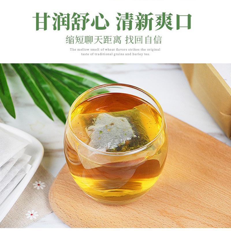 Lông của hồng hạc rực lửa được phân tán trong nhà máy với một túi trà và một cú đánh mạnh.