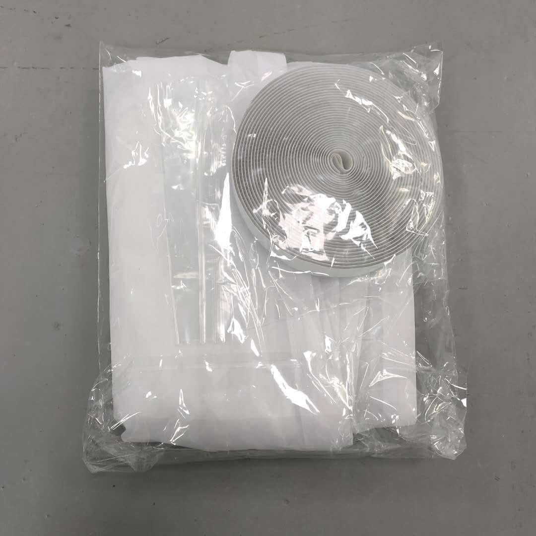Các cửa sổ đóng băng, dày 4 mét.