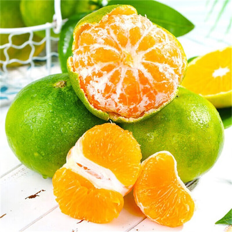 Mùa thu hoạch trái cây xanh, cam, tươi từ núi Yunnan có thể được chuyển trực tiếp từ một khu sản xuất nhỏ.