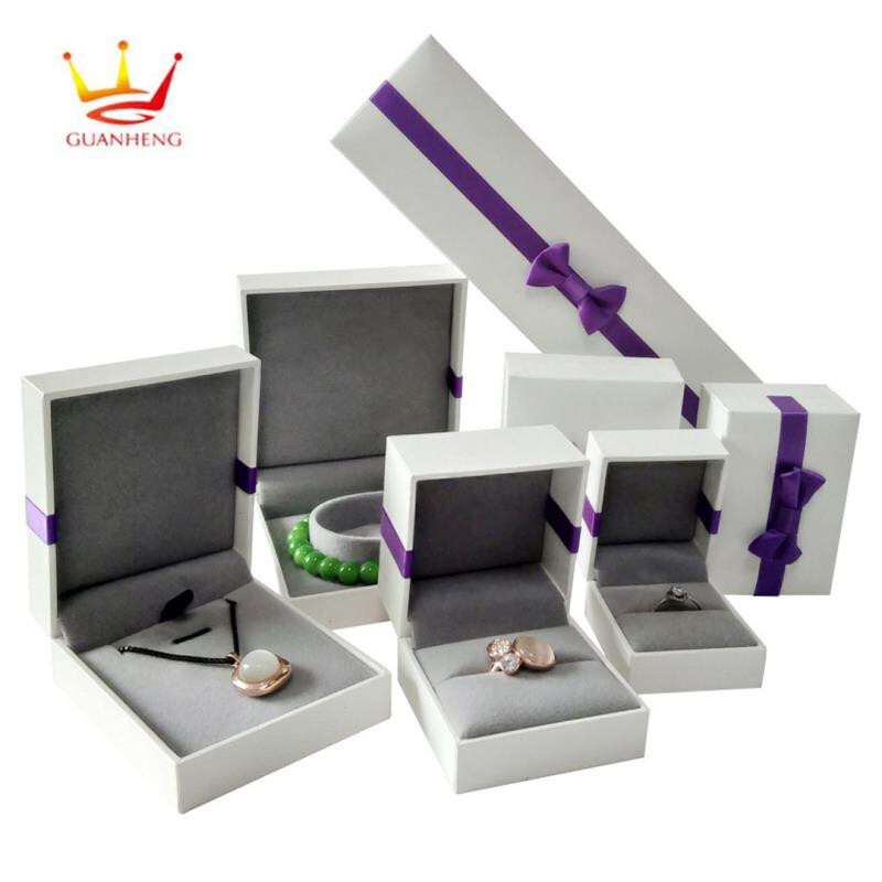 Customize the jewelry box for the butterfly ribbon box, the necklace box, the necklace box, the jewelry box.