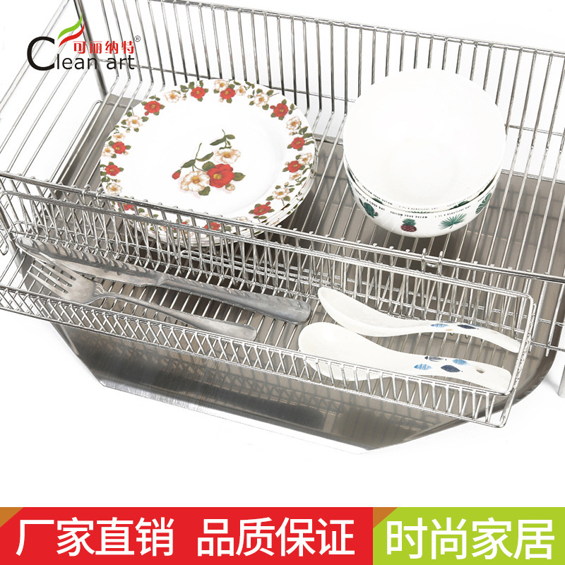 Trong bếp, có 304 đĩa thép không gỉ được đặt dưới đất.