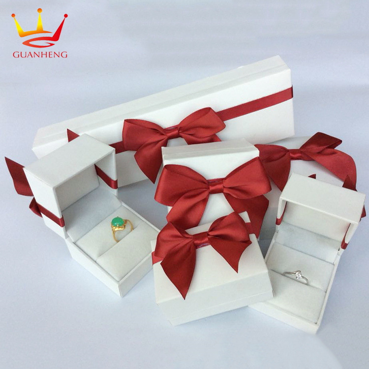 Customized jewelry box, silk ribbons, butterflies, gift packs, diamond necklace rings.