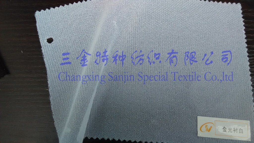 Đổ mồ hôi và áo khoác lông vũ cho áo mùa hè với quần áo mỏng và mềm. Lieb.