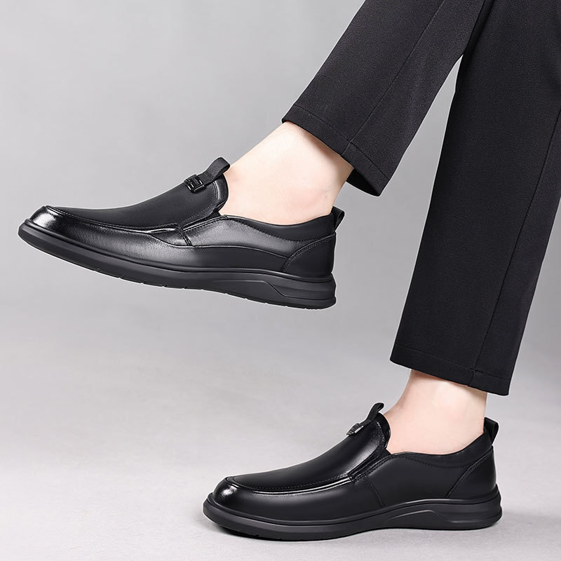 New head-covered bullskin man's shoes, business-receiving man's shoes.