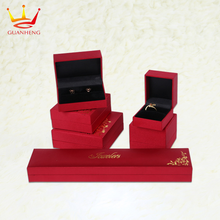 Customized wedding-crash velvet box, red dress box, wedding anniversary gift box.