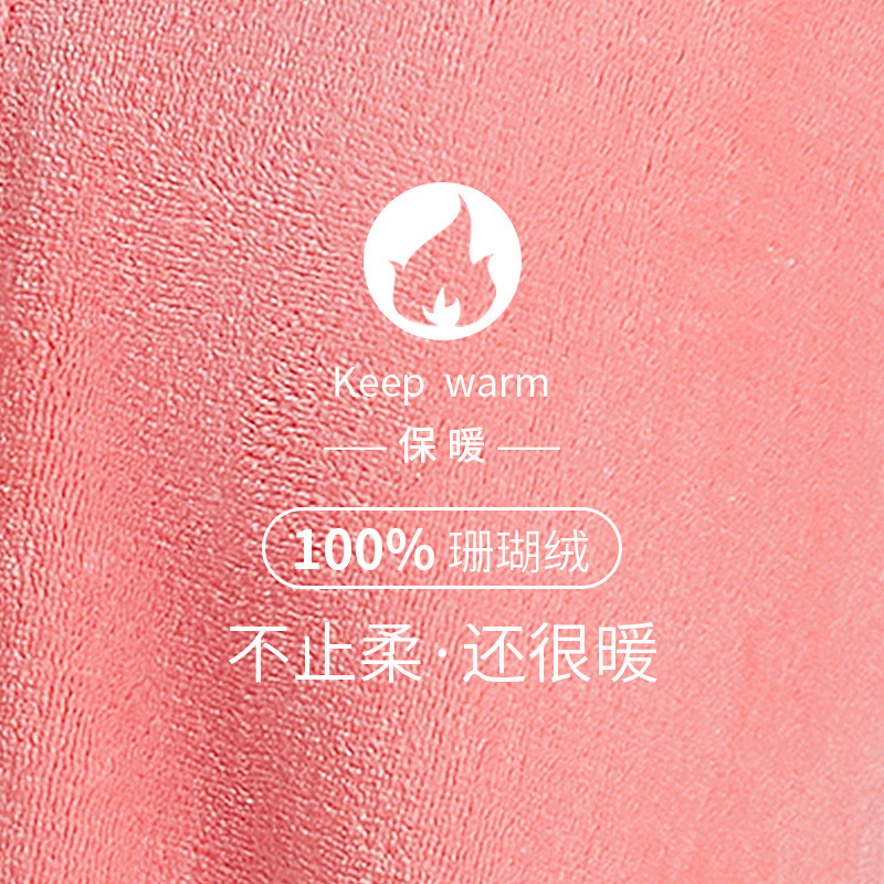 Người phụ nữ xử lý món pyjama bằng san hô, người phụ nữ làm món pyjama mùa đông, người phụ nữ giữ ấm cho chúng.