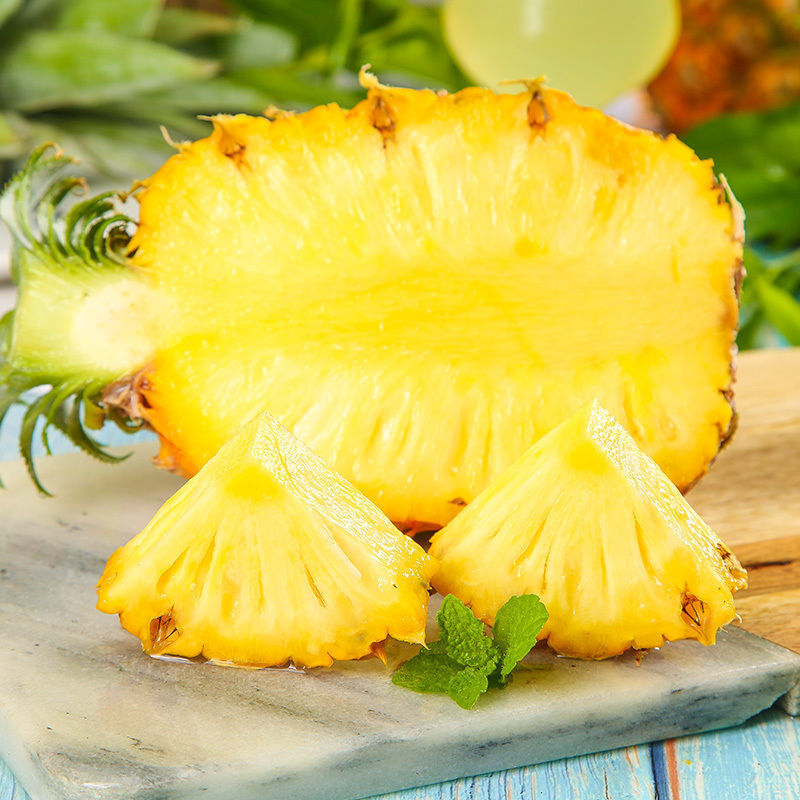 Yunnan's real milk pineapple hand tore pineapple freshly sweet as a first-time pregnant woman can eat a tree.
