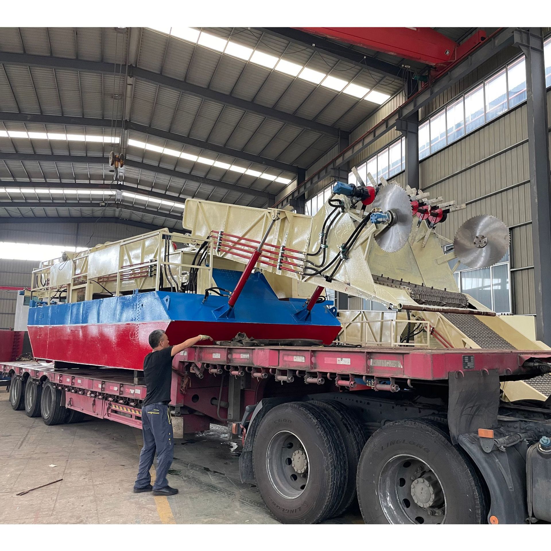 Các hồ chứa nước nhỏ, thuyền đánh cá, tàu nước, thùng rác, thuyền lau nước.