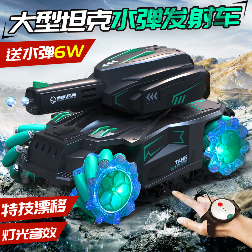 Children's remote-controlled vehicles can fire a water-bombing hand like a battle tank 4x4 toy truck 921