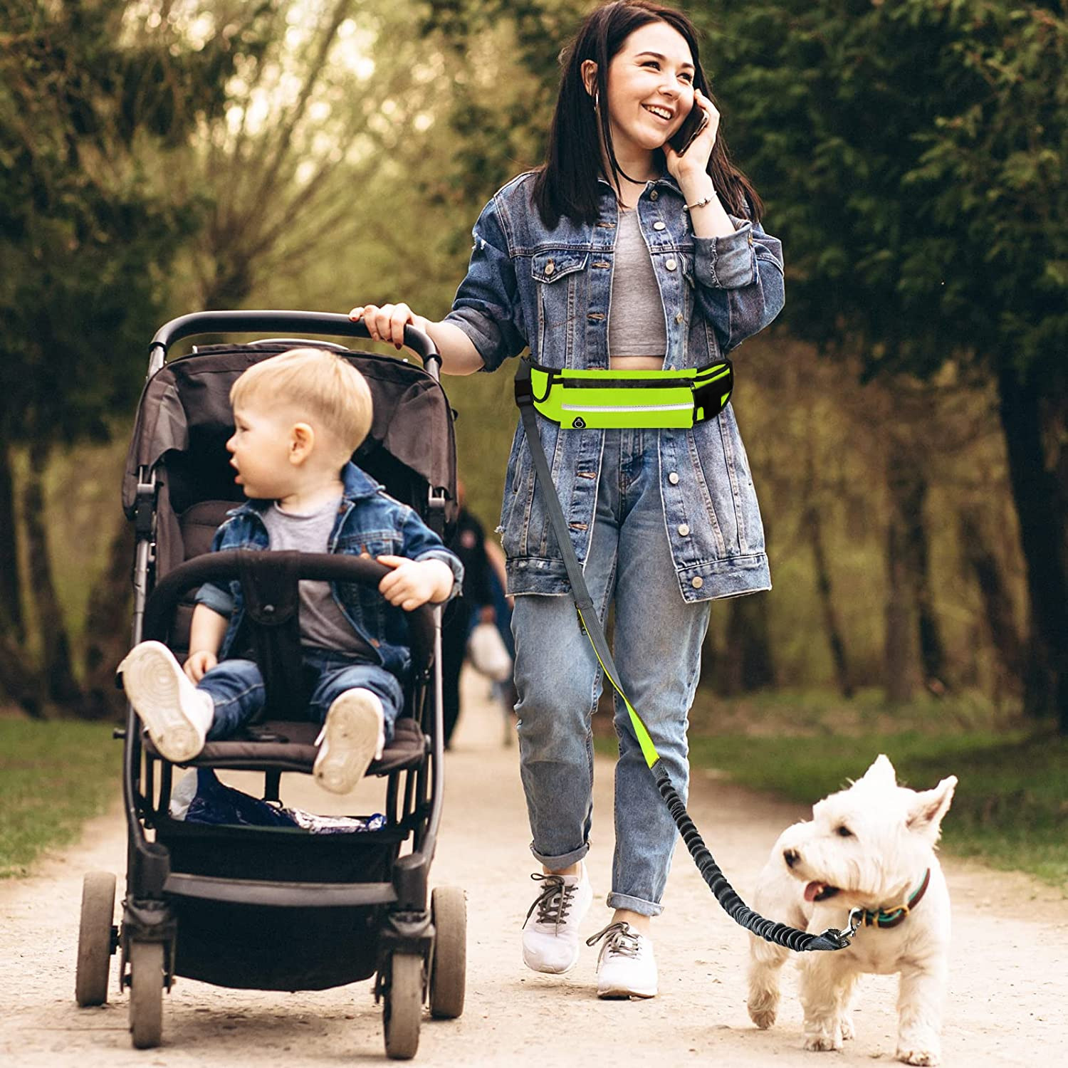 Con vật nuôi đang chạy dây kéo, và nó đang mang theo một con chó săn thể thao ngoài trời, không có chó để kéo.