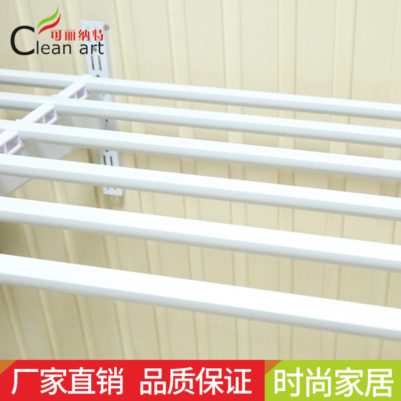 Phòng tắm có thể được lấy ra khỏi nhà khách sạn với khăn tắm và thép không gỉ để lấy từ ban công để phân phát từ nhà máy.