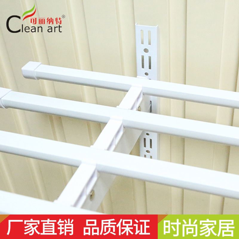 Phòng tắm có thể được lấy ra khỏi nhà khách sạn với khăn tắm và thép không gỉ để lấy từ ban công để phân phát từ nhà máy.