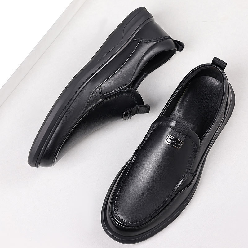 New head-covered bullskin man's shoes, business-receiving man's shoes.