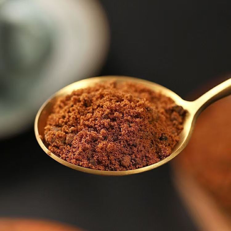 Thức uống đặc màu đỏ là nhà máy sản xuất đường mía màu tự nhiên.