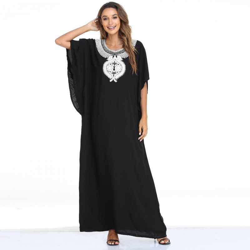Những chiếc váy ngắn của phụ nữ, kaftans, Trung Đông lớn, lỏng lẻo băng qua biên giới.