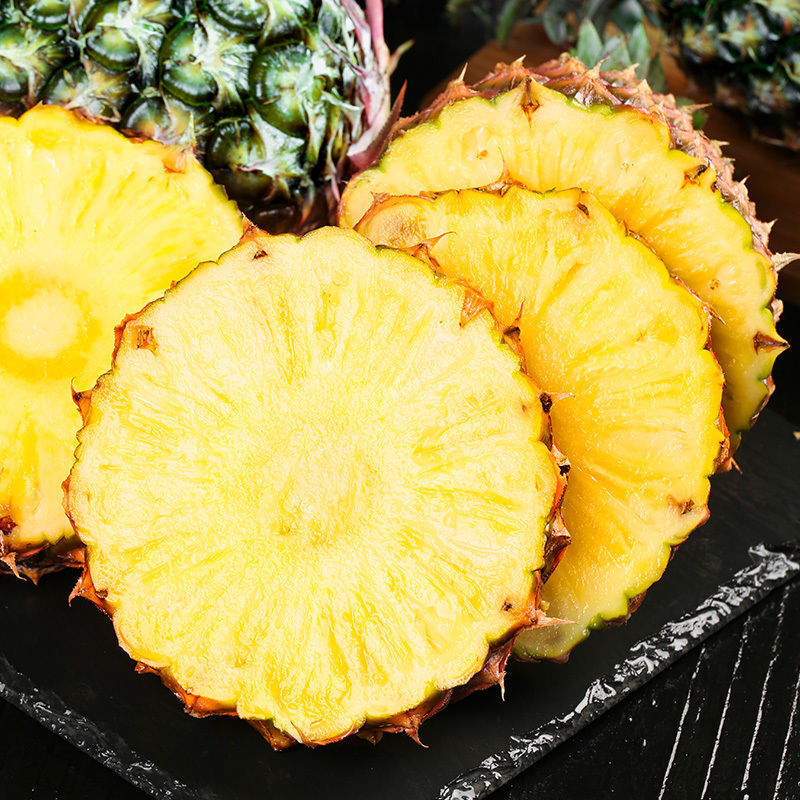 Yunnan's real milk pineapple hand tore pineapple freshly sweet as a first-time pregnant woman can eat a tree.