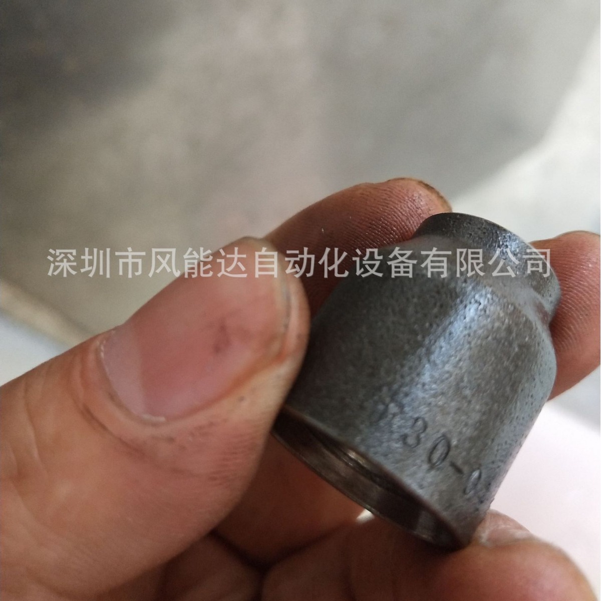 Plant supply auto-roller patches to the oil valve outside the LOGO date code roller