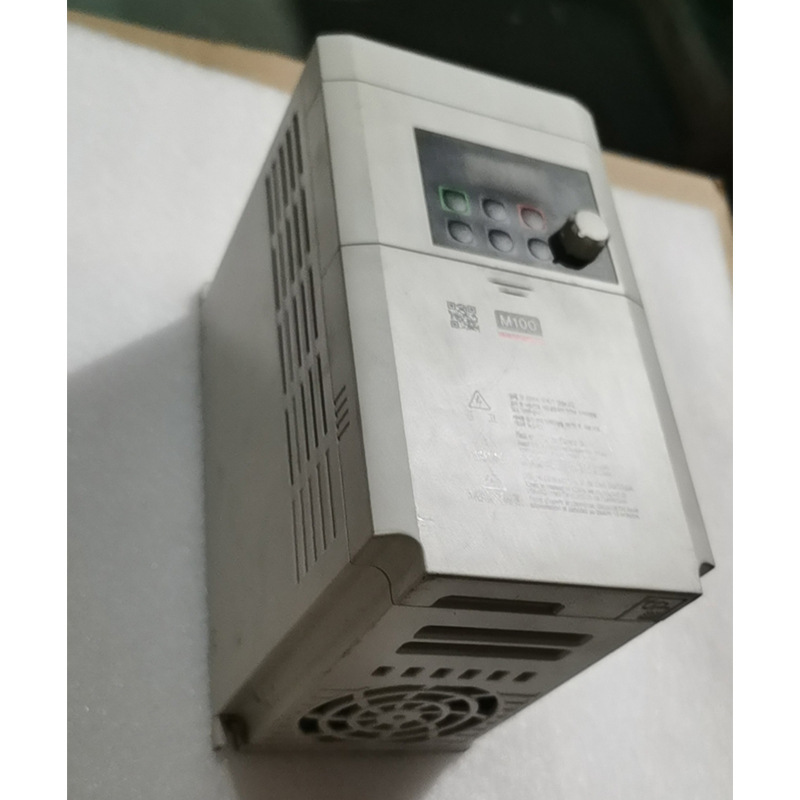 Cung cấp các thiết bị đặc biệt thông minh phù hợp với M100 hiệu suất cao 3-phase-moder, 200-240V