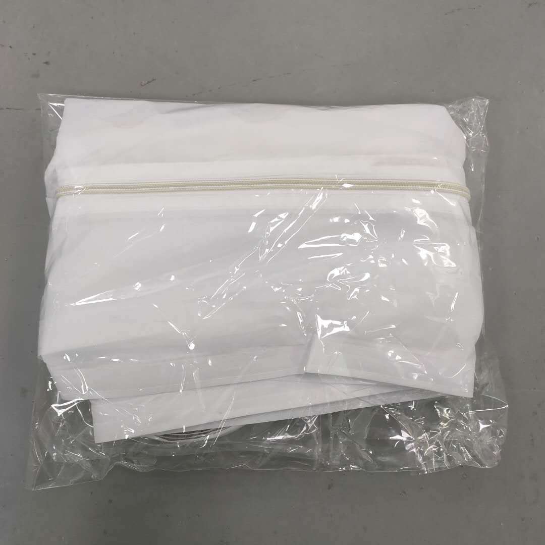 Các cửa sổ đóng băng, dày 4 mét.