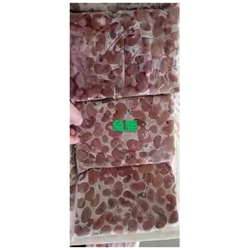 Bụng thỏ mới đã sẵn sàng cho bụng thỏ đỏ ăn.