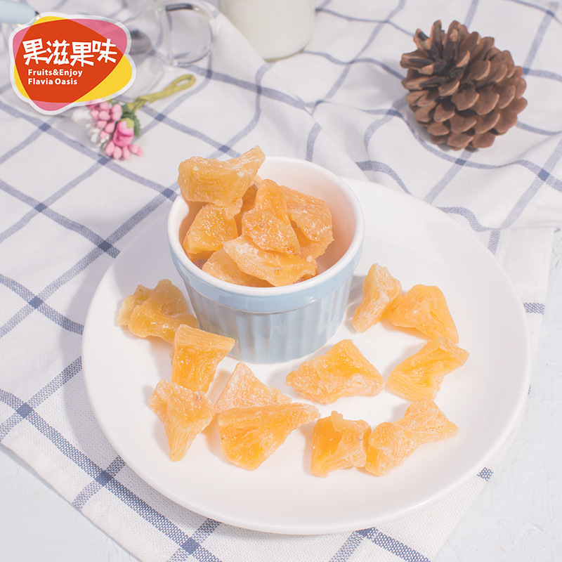 파인애플 건조, 대량에서, 500 g 건조 꿀과 삼나무의 전체 케이스, 그리고 도매 및 직접 판매 영 식품 생산.