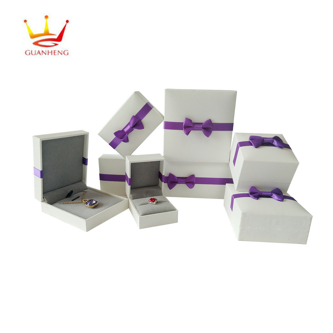 Customize the jewelry box for the butterfly ribbon box, the necklace box, the necklace box, the jewelry box.