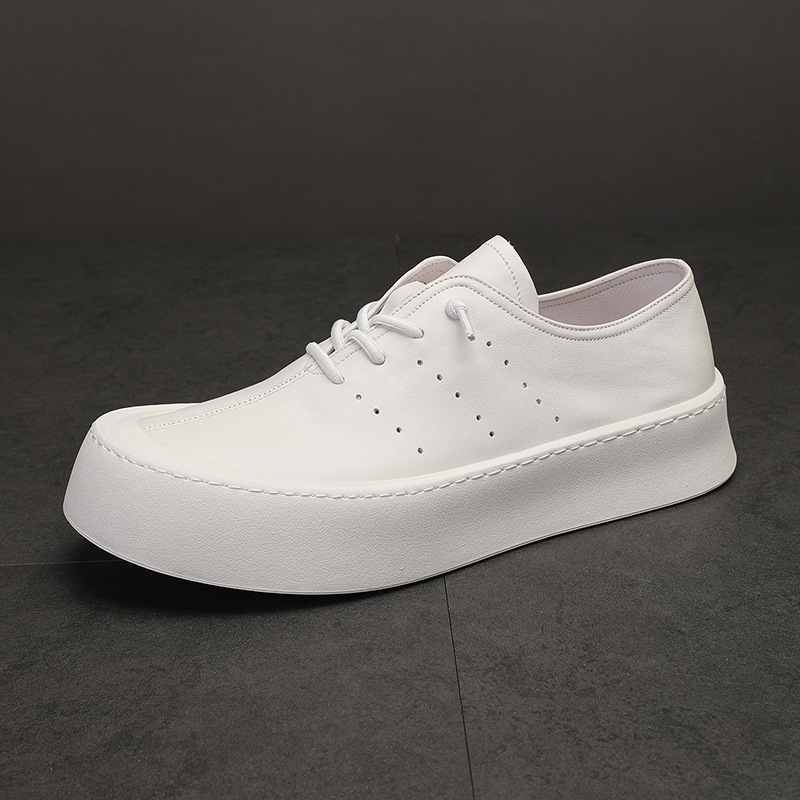 The new summer leather-shoe man's white-skinned, white-skinned, lazy shoes.